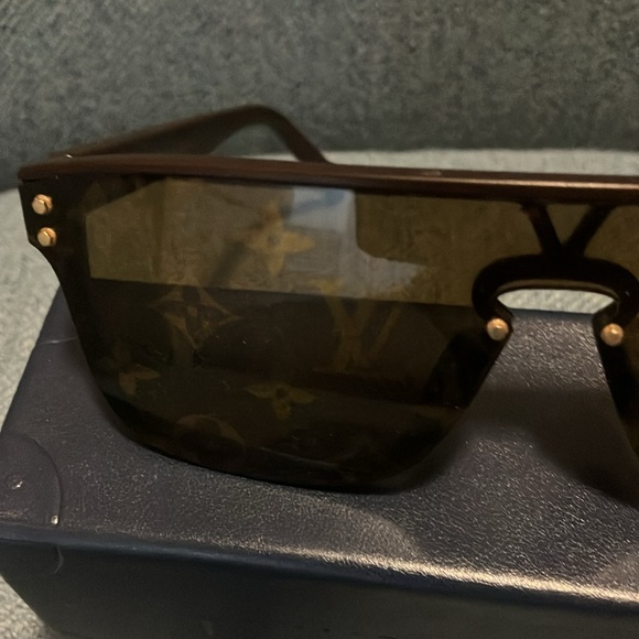 Louis Vuitton Monogram Sunglasses with case - Picture 2 of 2